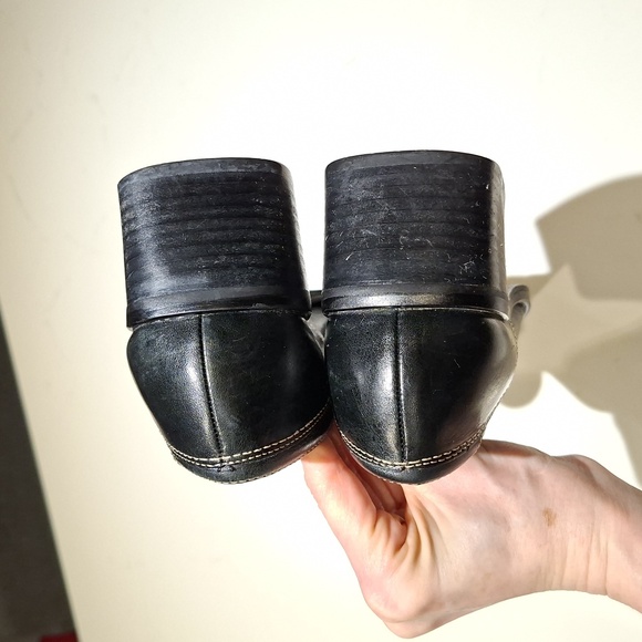 Women's Square-toe Sleek Black Leather Loafers with Contrast Stitching (US 7) - Picture 6 of 9